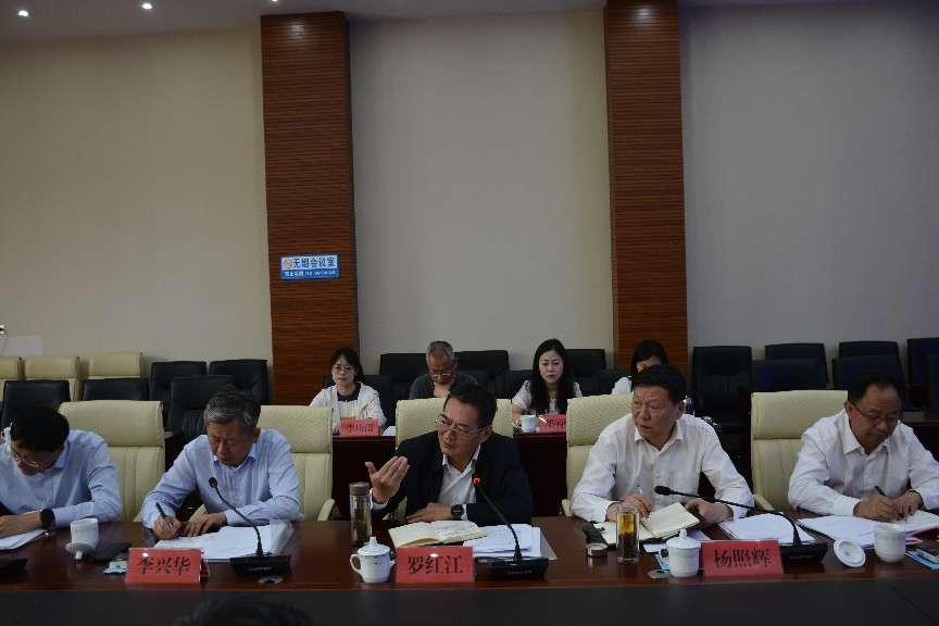 省人大常委会副主任罗红江到我县开展重点建议办理面商座谈